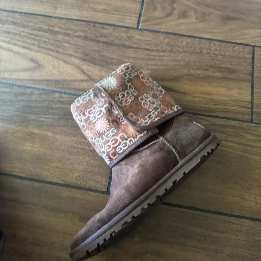 UGG Woman's Lo Pro Button Fold Over Brown Boots size 6